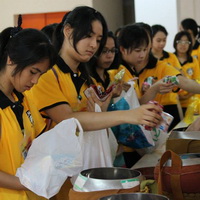 สโมสรนักศึกษาคณะวิทยาศาสตร์ มข จัดกิจกรรมตักบาตรน้องใหม่ ประจำปี 2556