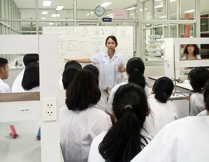 สาขาวิชาเคมี จัดอบรมเชิงปฏิบัติการทางเคมีให้นักเรียนโรงเรียนกัลยาณวัตร จังหวัดขอนแก่น รวม 129 คน