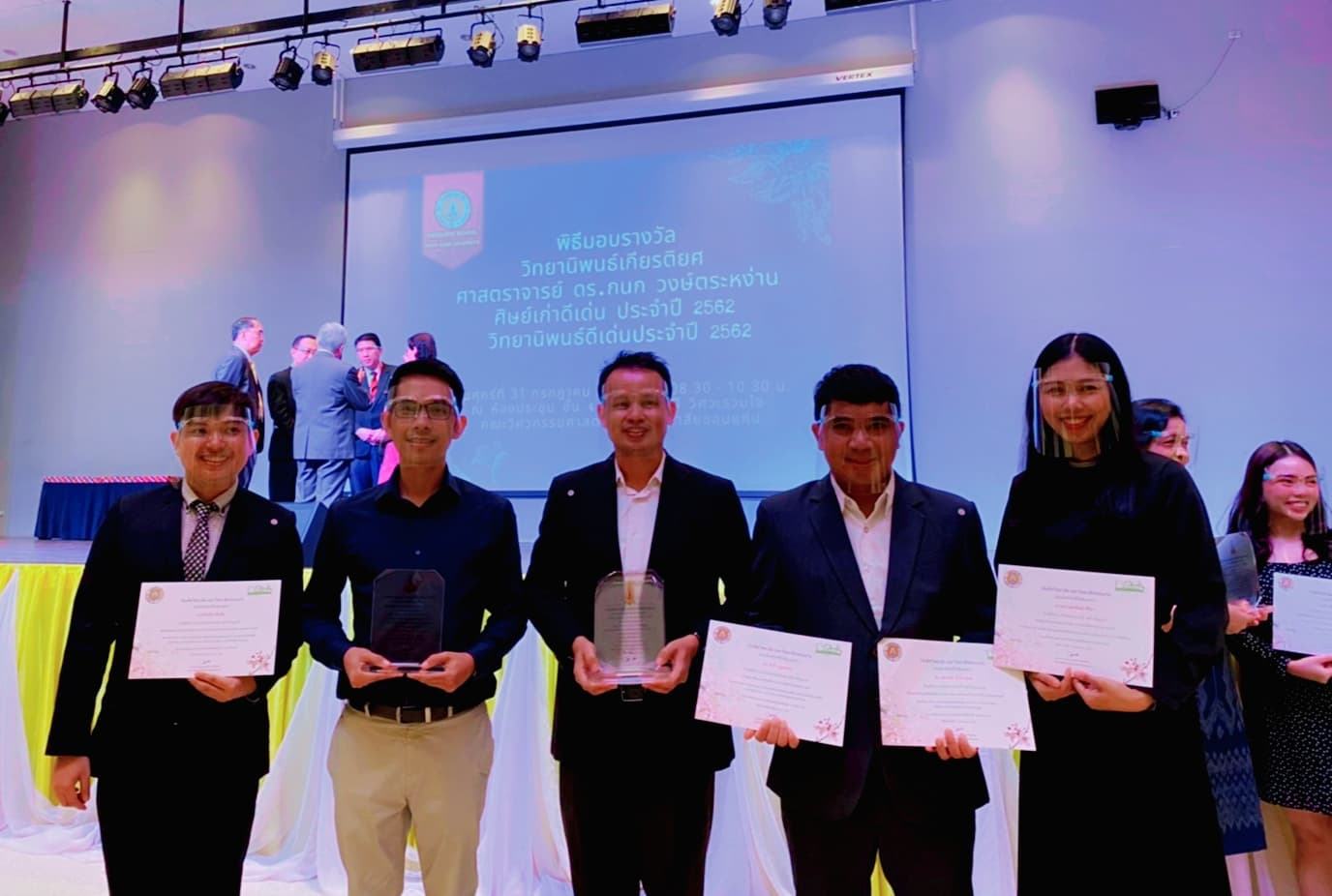 คณะวิทยาศาสตร์ ขอแสดงความยินดีกับ ศิษย์เก่าและนักศึกษาระดับบัณฑิตศึกษา  ที่ได้รับรางวัลวิทยานิพนธ์ดีเด่น/ดี ประจำปี 2562